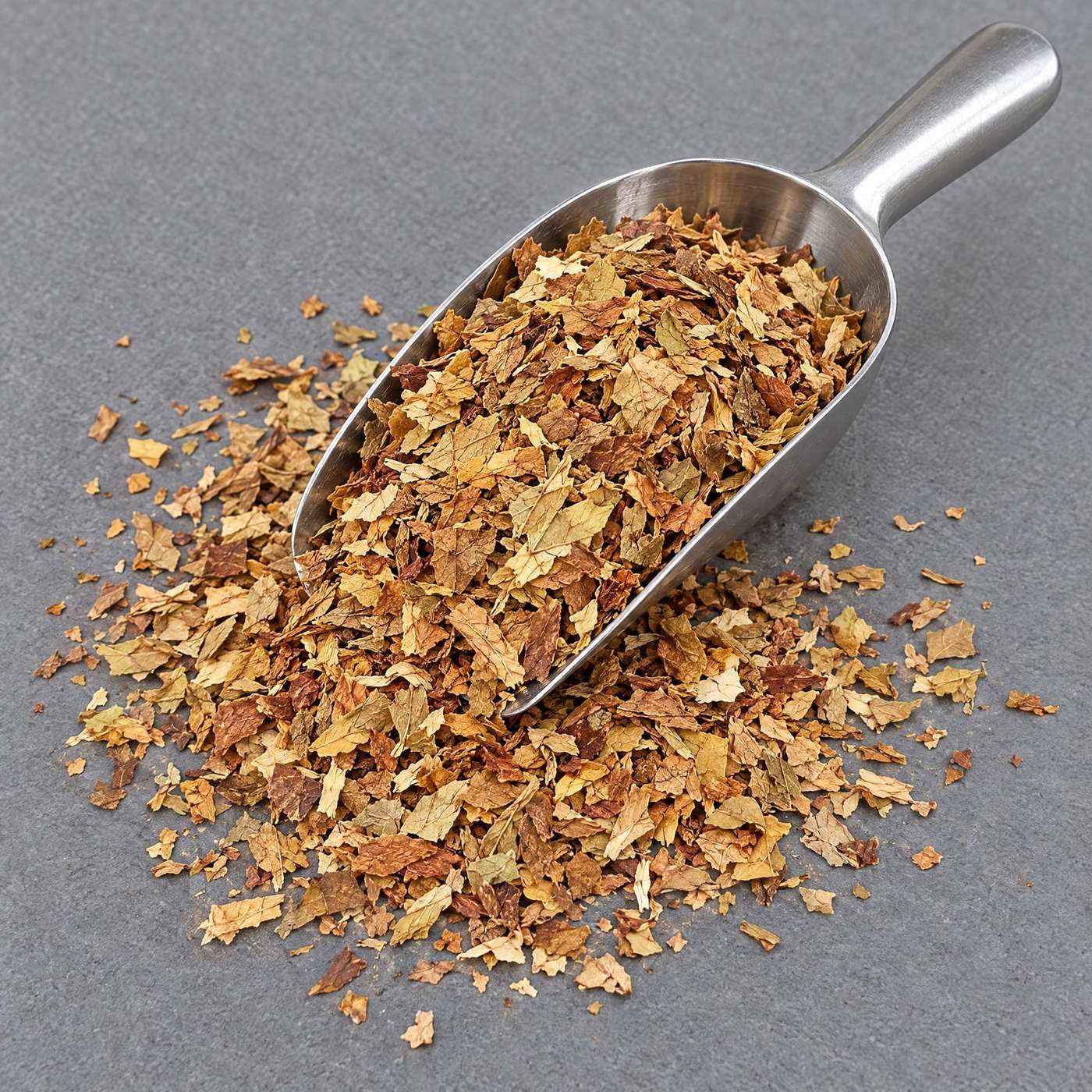 Stainless steel scoop filled with cut tobacco lamina
